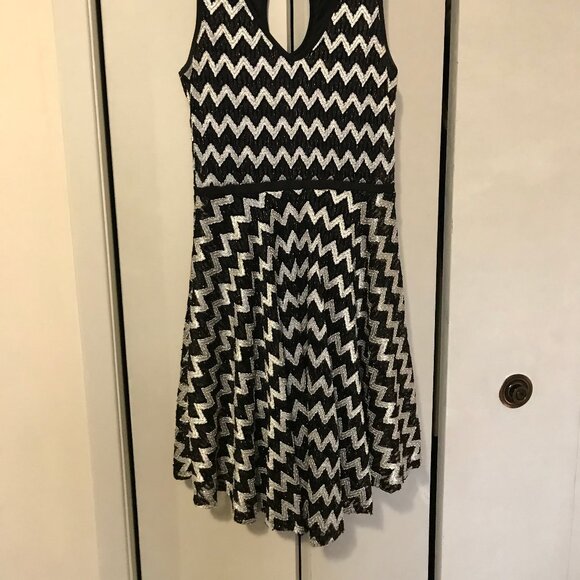 Studio Y Ladies Silver And Black Lace Look Dress Size Medium - Picture 3 of 3